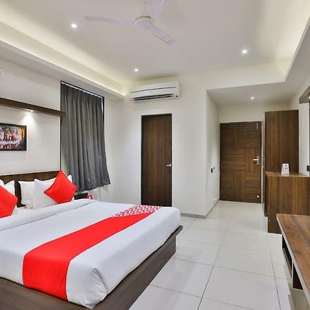 Oyo 16604 Hotel Sparsh Inn Ahmedabad Exterior foto