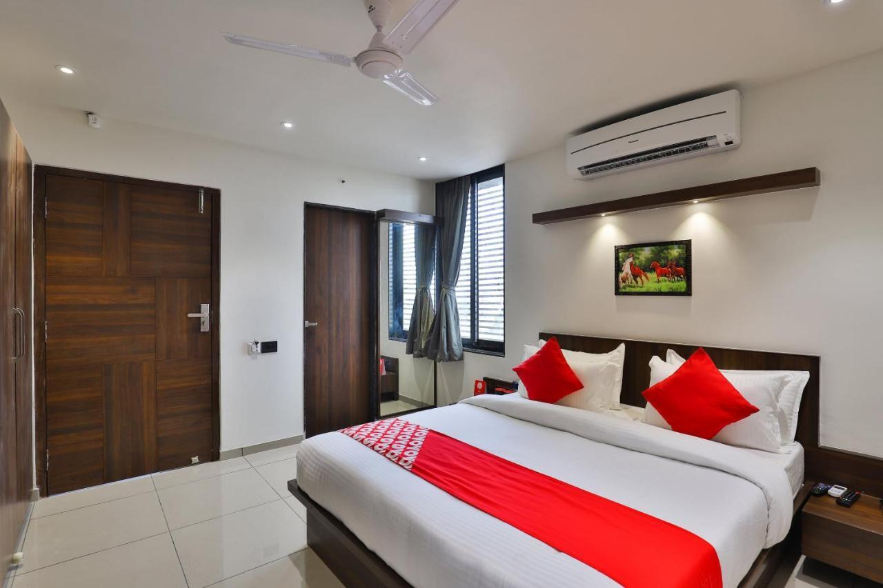Oyo 16604 Hotel Sparsh Inn Ahmedabad Exterior foto
