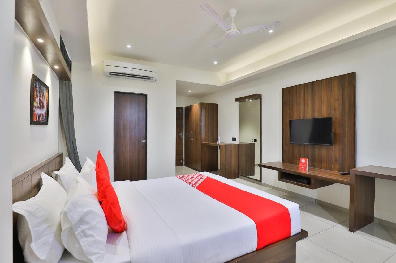 Oyo 16604 Hotel Sparsh Inn Ahmedabad Exterior foto