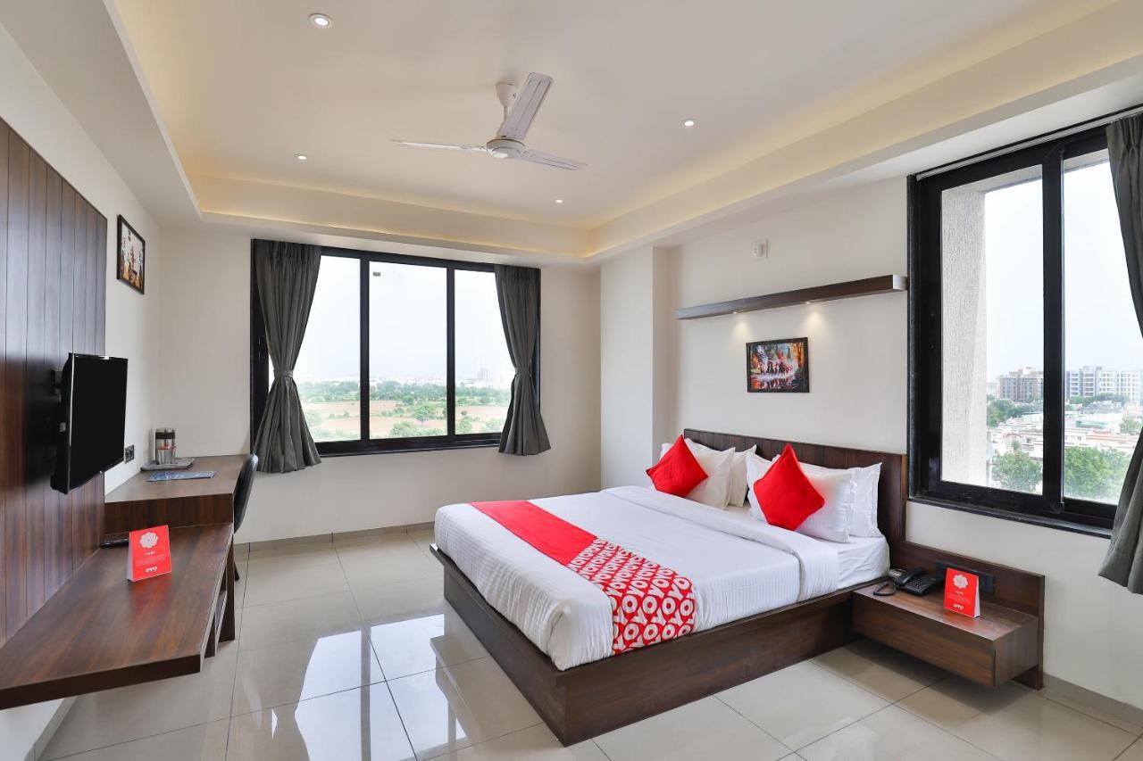 Oyo 16604 Hotel Sparsh Inn Ahmedabad Exterior foto