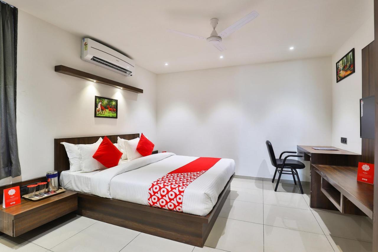 Oyo 16604 Hotel Sparsh Inn Ahmedabad Exterior foto