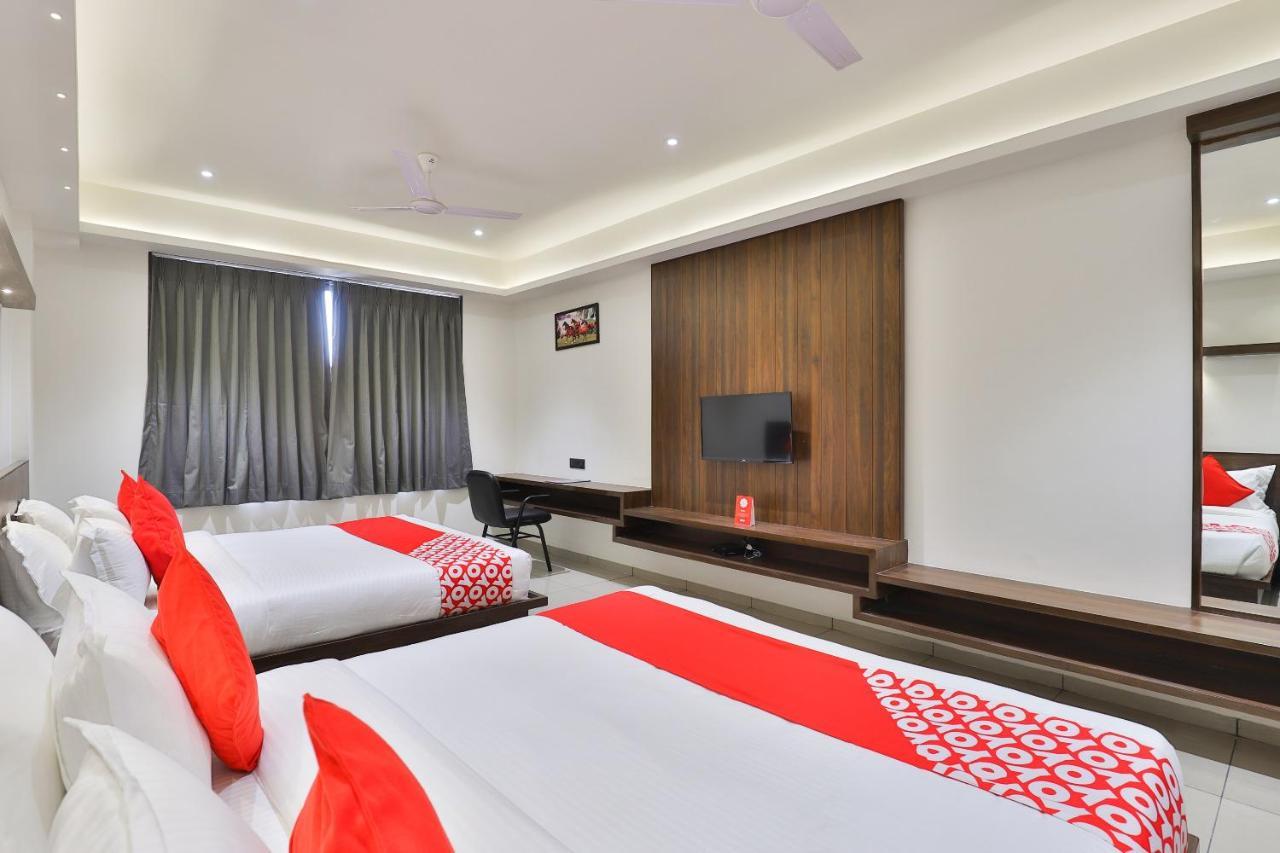 Oyo 16604 Hotel Sparsh Inn Ahmedabad Exterior foto