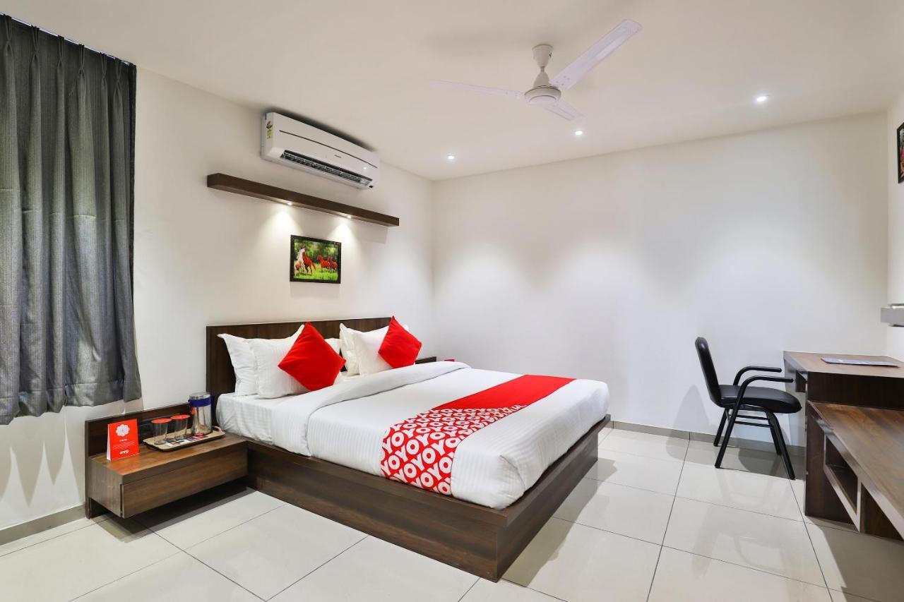 Oyo 16604 Hotel Sparsh Inn Ahmedabad Exterior foto