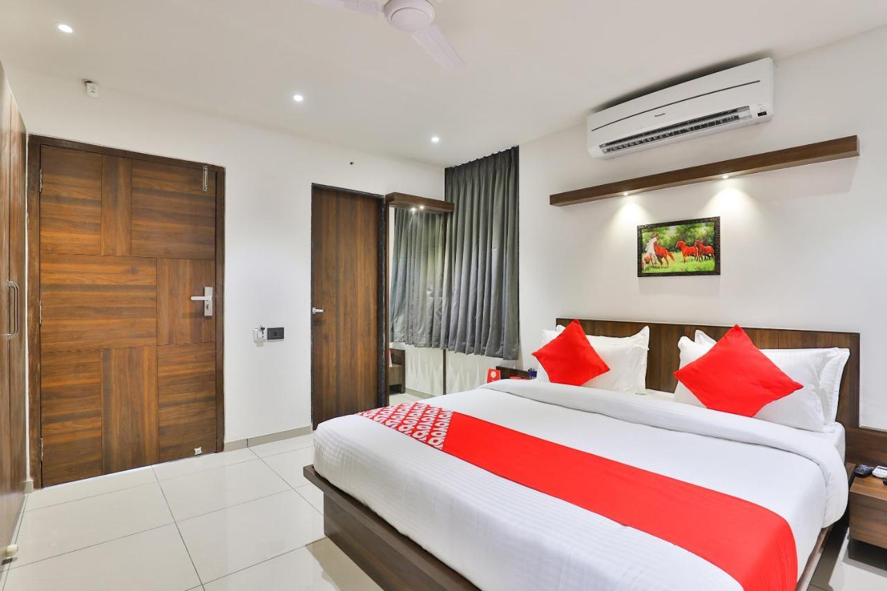 Oyo 16604 Hotel Sparsh Inn Ahmedabad Exterior foto