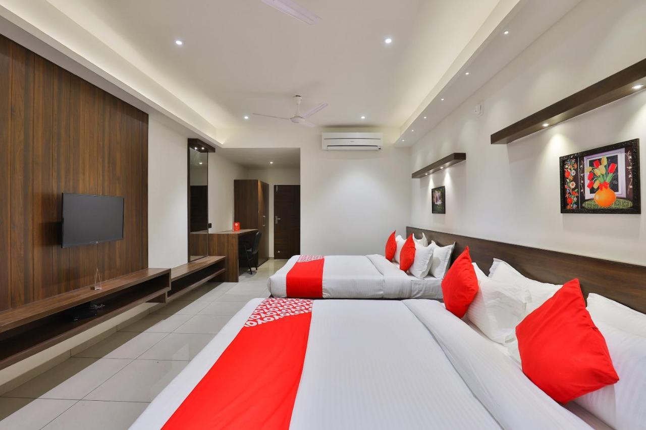 Oyo 16604 Hotel Sparsh Inn Ahmedabad Exterior foto