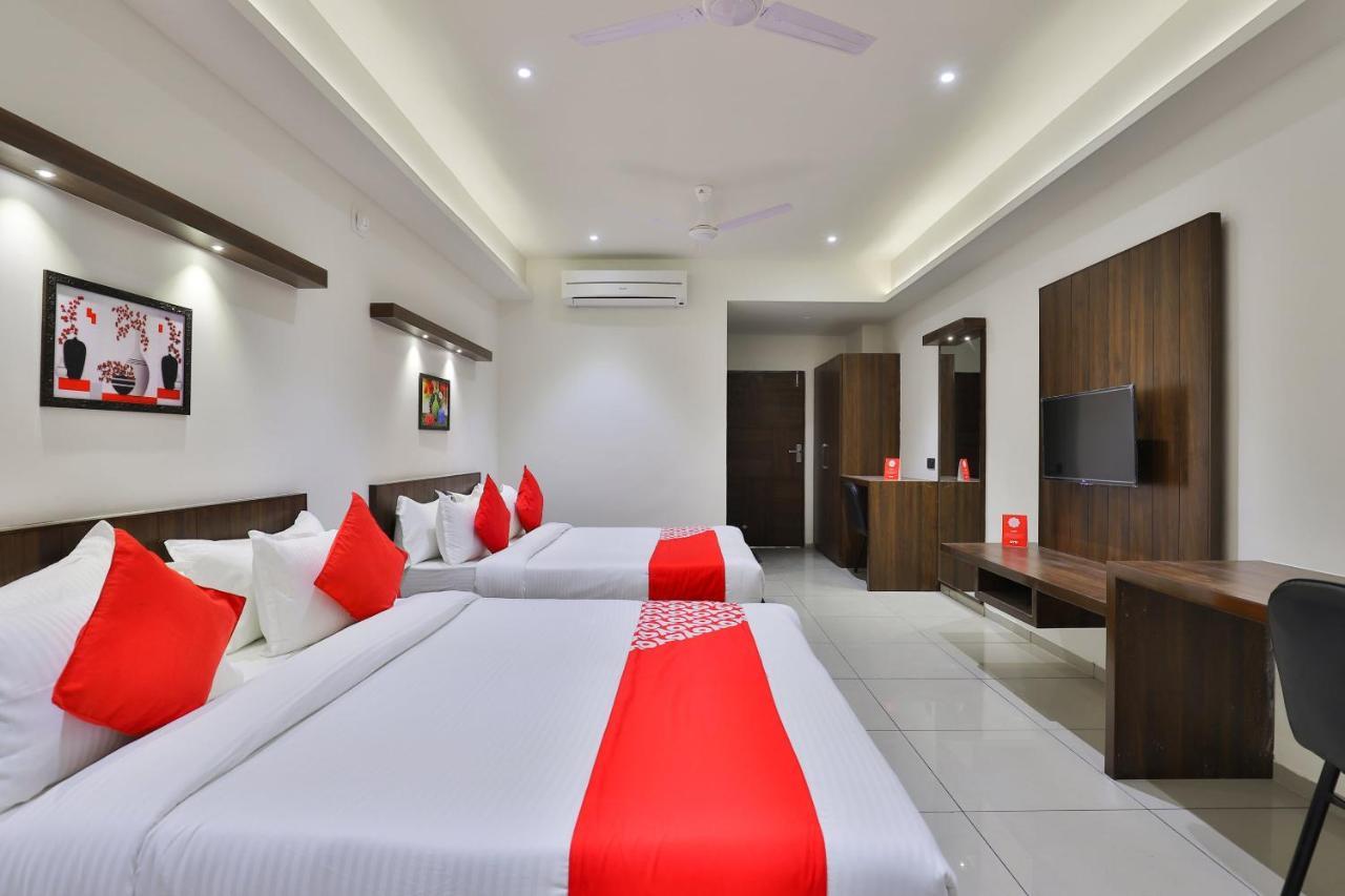 Oyo 16604 Hotel Sparsh Inn Ahmedabad Exterior foto