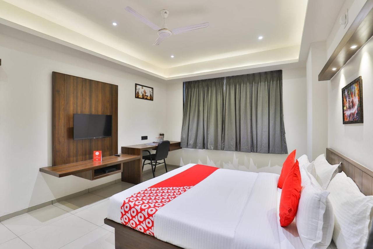 Oyo 16604 Hotel Sparsh Inn Ahmedabad Exterior foto
