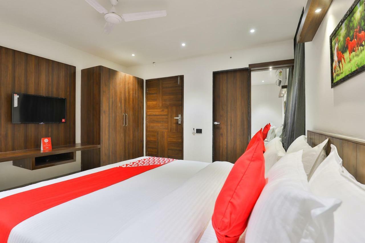Oyo 16604 Hotel Sparsh Inn Ahmedabad Exterior foto