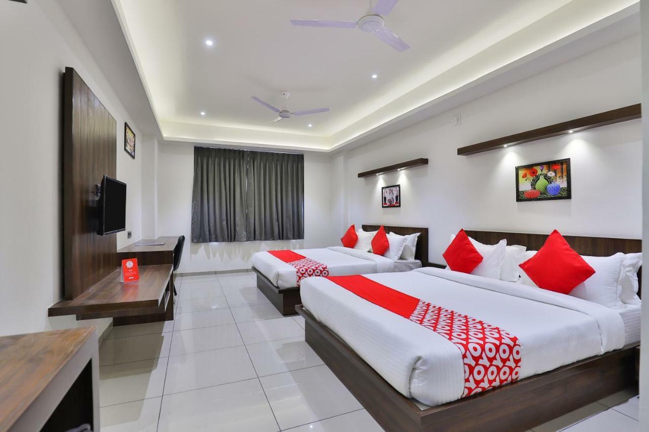 Oyo 16604 Hotel Sparsh Inn Ahmedabad Exterior foto