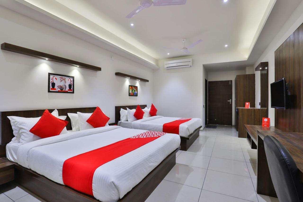 Oyo 16604 Hotel Sparsh Inn Ahmedabad Exterior foto
