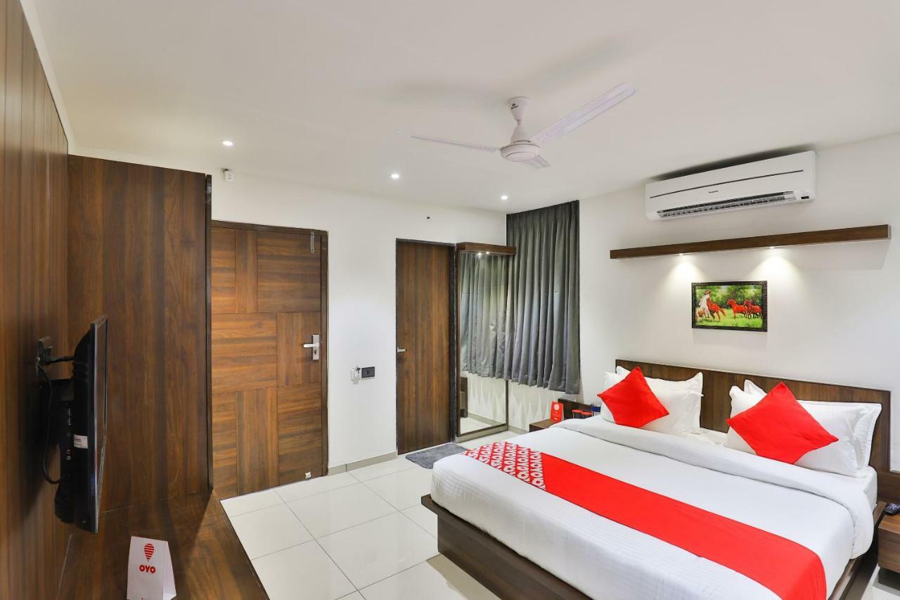 Oyo 16604 Hotel Sparsh Inn Ahmedabad Exterior foto